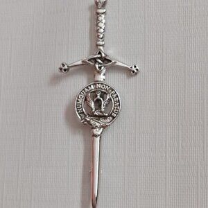 Vintage silver tone Johnstone Clan Kilt pin/ Brooch Nunquam Non Paratus